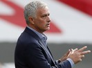 Tottenham và Mourinho bất chiến tự nhiên thành 'nhờ'… COVID-19