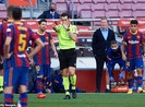 Cha trọng tài bắt El Clasico là fan Real Madrid, Barca kiện