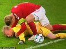 Thủ môn Schmeichel dính chấn thương kinh hoàng
