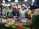 TP.HCM: Hàng ngàn công nhân tham gia phiên chợ nghĩa tình