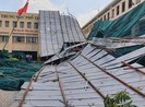 Trường THPT Bình Phú tan hoang sau lốc xoáy: HS nghỉ 2 ngày