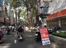 Người dân TP.HCM đội nắng đi mua bảo hiểm ô tô, xe máy