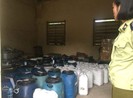 Phát hiện 2.000 lít dầu gội không rõ nguồn gốc