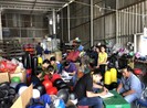 Bắt tại trận cơ sở sản xuất mũ bảo hiểm Nón Sơn dỏm
