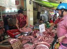 Giá heo hơi giảm nhẹ, giá bán lẻ thịt heo vẫn tăng