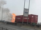 Xe container cháy rụi trên cao tốc Long Thành - Dầu Giây