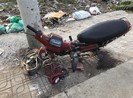 1 người đàn ông có mùi rượu bia tông vào cột điện nguy kịch