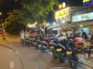 Quán nhậu lấy lòng đường Phạm Văn Đồng làm nơi giữ xe