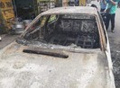 Ô tô 4 chỗ đang chạy bốc cháy, tài xế kịp thoát thân