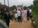 Trưởng thôn không xin lỗi vụ chặn xe cưới vì 'dân không cho phép'
