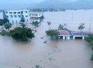 Hàng chục ngàn căn nhà ở Phú Yên vẫn ngập trong lũ
