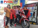 Đổ xăng, bất ngờ nhận băng đeo, stick dán cổ vũ U22 Việt Nam