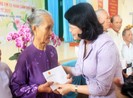 Phó Chủ tịch nước tặng quà tết tại Tiền Giang