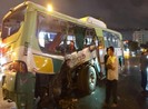 Xe buýt bị xe tải tông ngang trên QL1, 20 hành khách nhập viện