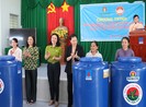 Chủ tịch Quốc hội dự lễ trao 2.000 bồn chứa nước tại Bến Tre