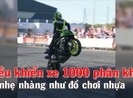 Chinh phục mô tô 1000 phân khối như đồ chơi nhựa
