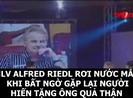 HLV Riedl từng xúc động khóc trước người hiến thận cho mình