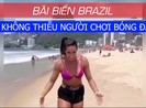 Người Brazil mê chơi bóng ở bãi biển