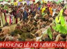 Kinh khủng lễ hội ném phân bò