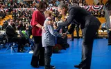 Những khoảnh khắc 'đáng yêu' của Tổng thống Obama và trẻ em ảnh 11