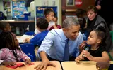 Khi ông Obama 'tập bò' và chụp selfie với trẻ nhỏ ảnh 7