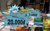 Chen chúc mua sách rẻ ở hội sách lớn nhất Hà Nội ảnh 3 Chen chúc mua sách rẻ ở hội sách lớn nhất Hà Nội ảnh 3