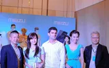Midu tươi cười rạng rỡ bên smartphone Meizu ảnh 3