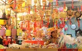 Người Sài Gòn rộn rã đón trung thu sớm ảnh 3