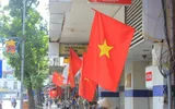 Đường phố rực rỡ cờ hoa mừng ngày 2-9 ảnh 1