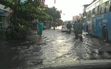 Chiều nay, phố Sài Gòn lại ngập như sông! ảnh 4