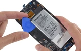 iFixit: S6 Edge khó sửa ngang One M9 ảnh 1