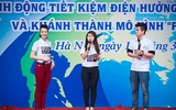 Á hậu Thụy Vân đạp xe hưởng ứng Giờ Trái đất 2015 ảnh 7