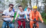 Á hậu Thụy Vân đạp xe hưởng ứng Giờ Trái đất 2015 ảnh 8