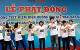 Á hậu Thụy Vân đạp xe hưởng ứng Giờ Trái đất 2015 ảnh 4
