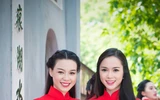 Những người mẫu xinh đẹp trong áo dài đỏ hát vang Quốc ca ảnh 7
