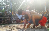 Hàng ngàn người dân đổ về hội vật làng Thủ Lễ ảnh 10