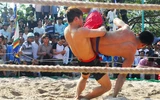 Hàng ngàn người dân đổ về hội vật làng Thủ Lễ ảnh 8