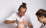 Cạo đầu để chia sẻ với bệnh nhân ung thư vú ảnh 8