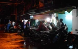 Loạt ảnh người Sài Gòn lướt thướt kẹt cứng giữa đường suốt đêm ảnh 19