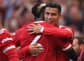 Man United ký hợp đồng với Ronaldo trong sân vườn 