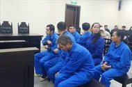 Công ty phá sản, bị cáo mua đô la giả để hưởng chênh lệch