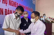 Trao 5.400 phần quà cho người nghèo miền Trung ăn Tết