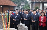 Chủ tịch nước dâng hương tưởng niệm Đức vua An Dương Vương ở khu di tích Cổ Loa
