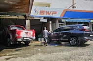 Cách rửa xe ô tô tại nhà dưới thời tiết ẩm để xe không bị mùi hôi
