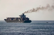 Mỹ và Iran nổ súng vào tàu thương mại tại eo biển Hormuz, nhìn từ khía cạnh pháp lý