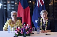 Thủ tướng Fiame Naomi Mata’afa của quốc đảo Samoa (trái) và Ngoại trưởng Úc Penny Wong (phải). Ảnh: AP