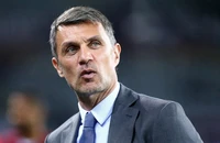 Maldini ký hợp đồng mới với AC Milan hai năm nữa