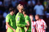 Hình ảnh MU thảm bại ở Brentford