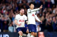 Bị thầy Conte la rầy, Son 'nện lại' cú hat trick