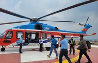 Đắt khách tour trực thăng ngắm TP.HCM từ trên cao
